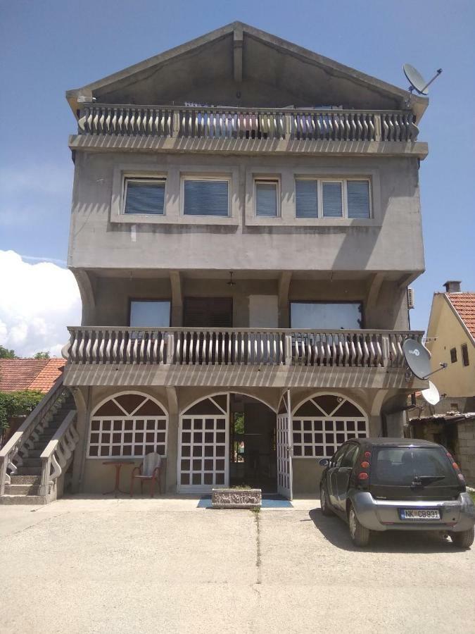 Buric Rooms Nikšić Exteriör bild