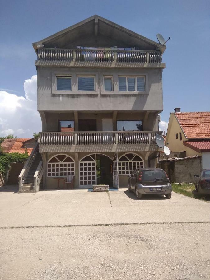 Buric Rooms Nikšić Exteriör bild